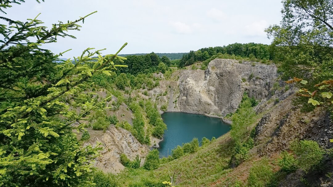 Basaltsee am Parkplatz Eiserne Hand